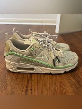 Nike Air Max 90 - grey with green trim